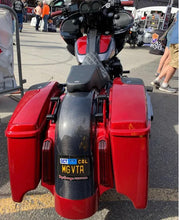 Load image into Gallery viewer, HOFMANN DESIGNS CARBON FIBER REAR FENDER W/ SEAT DOCK FLH 09-22