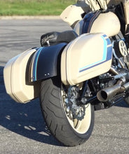 Load image into Gallery viewer, HOFMANN DESIGNS CARBON FIBER REAR FENDER M8 SOFTAIL
