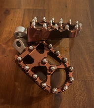 Load image into Gallery viewer, FLO MOTORSPORTS MOTO STYLE FOOTPEG SET
